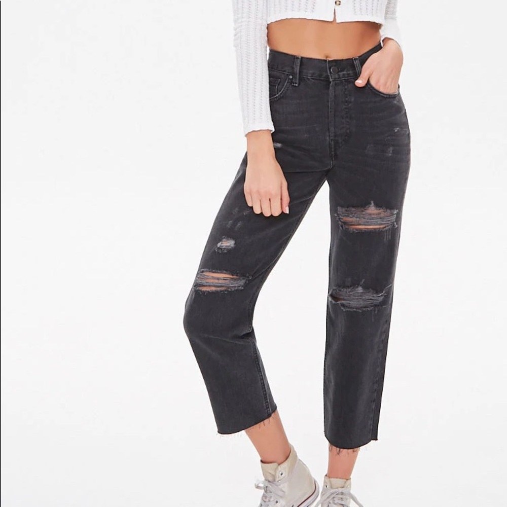 The larchmont forever 21 black distressed jeans 🖤